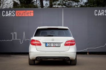 MERCEDES BENZ B 200