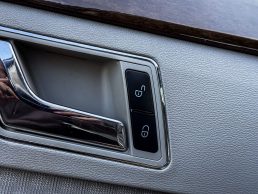 MERCEDES BENZ E220