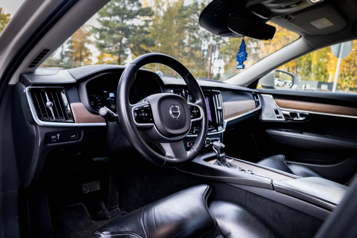 VOLVO S90