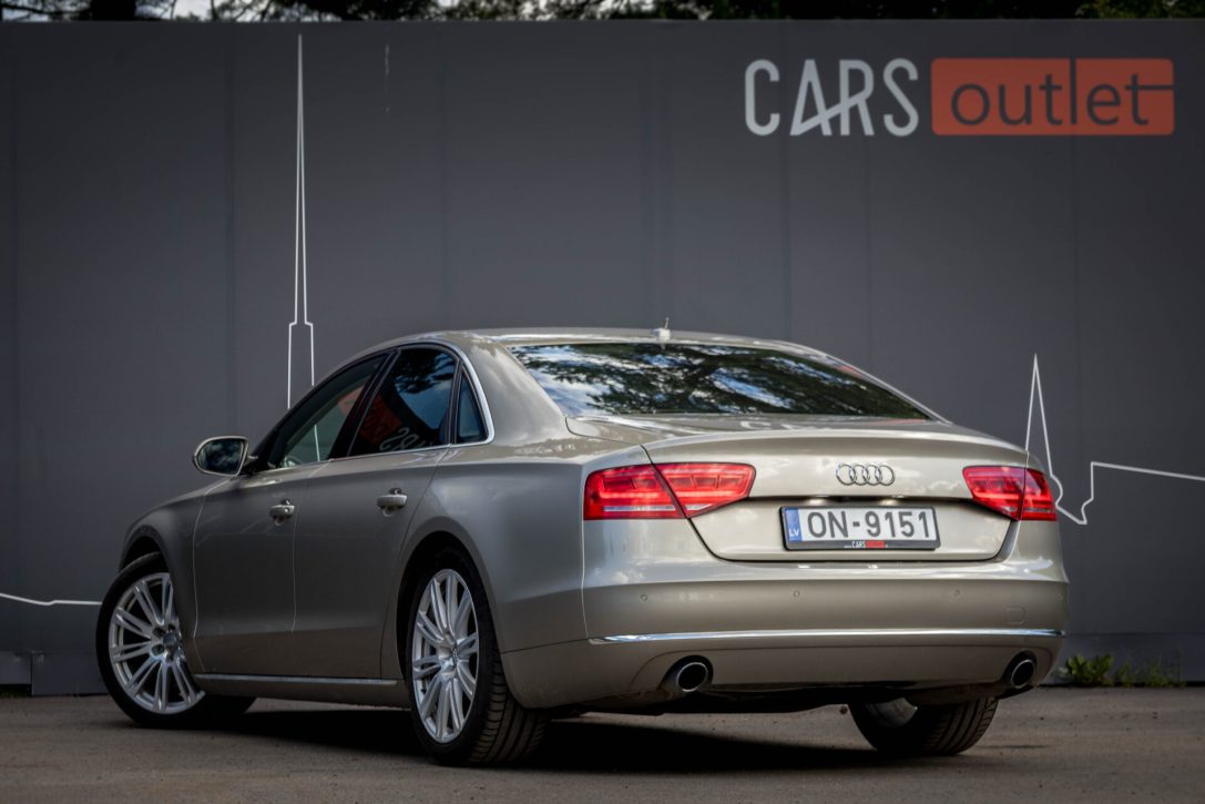 AUDI A8