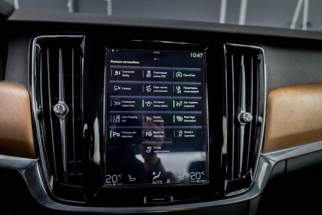 VOLVO S90