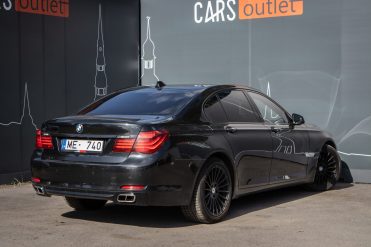 BMW 740