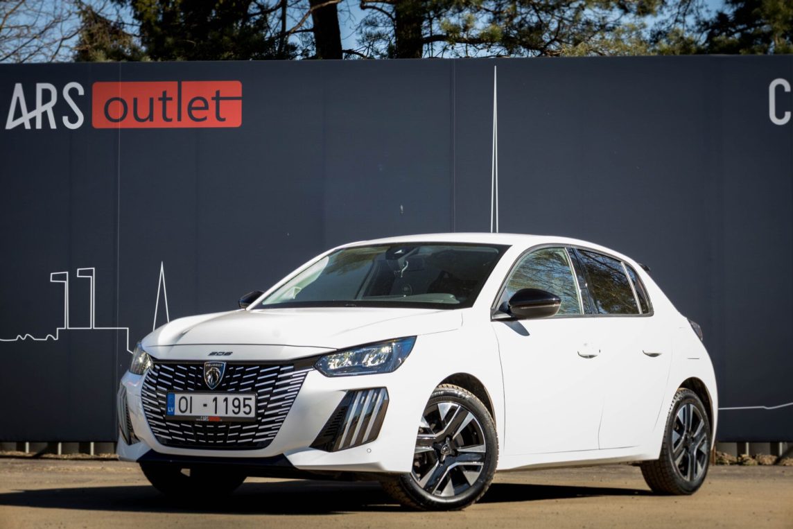 PEUGEOT 208