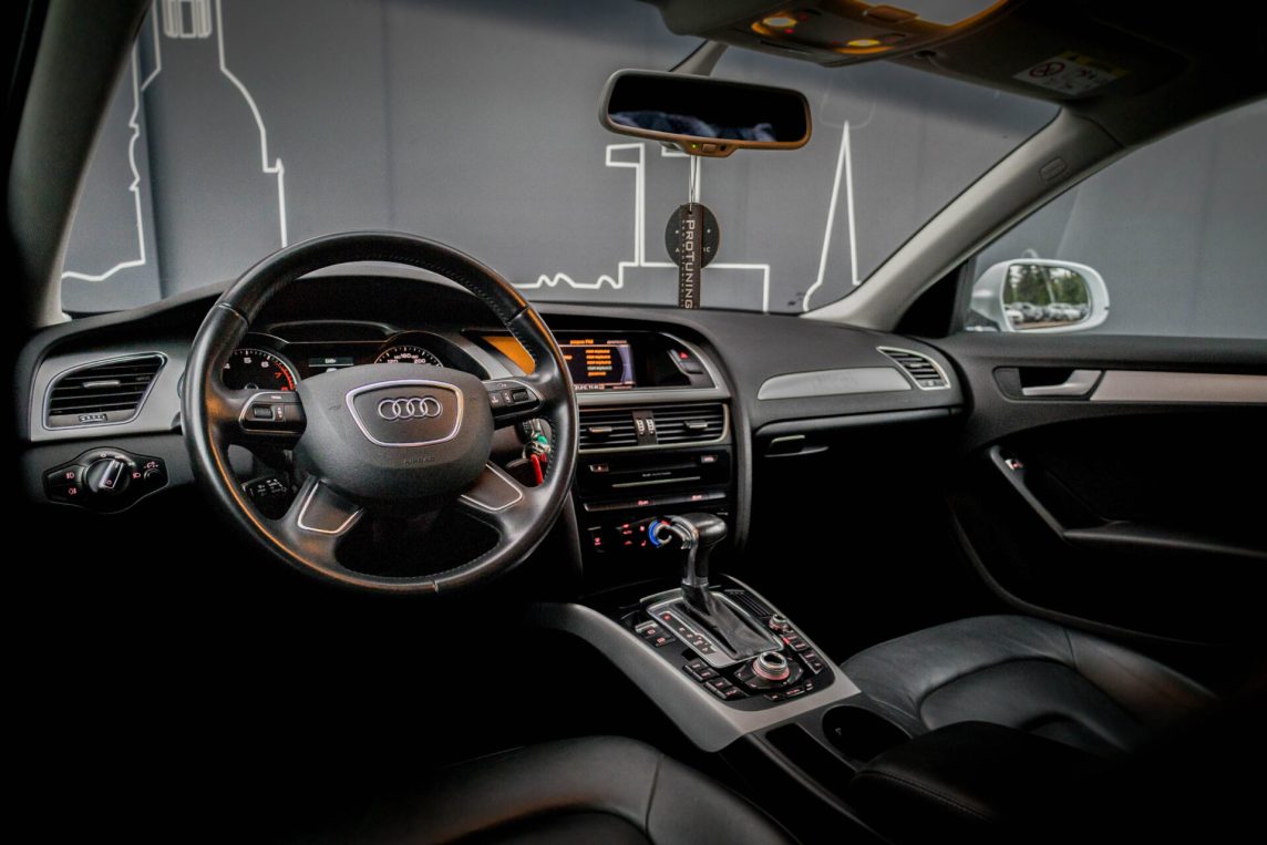 AUDI A4 AVANT