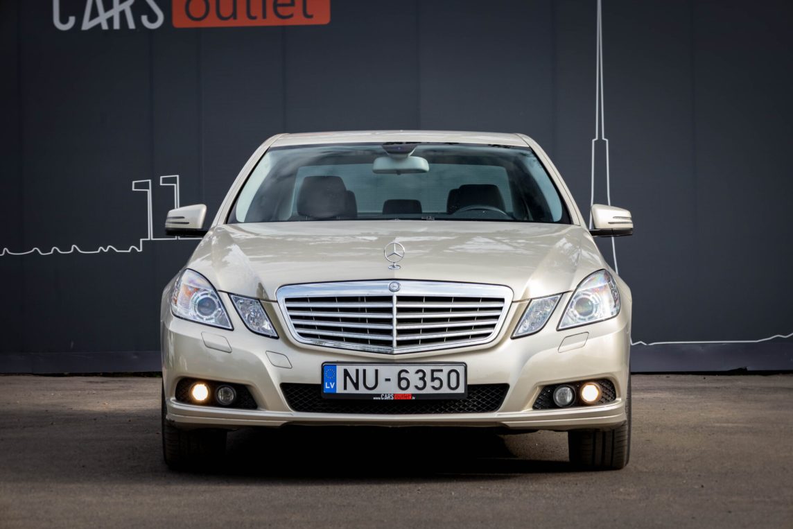 MERCEDES BENZ E200