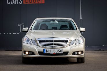 MERCEDES BENZ E200