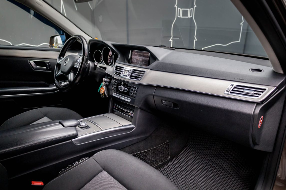 MERCEDES BENZ E300