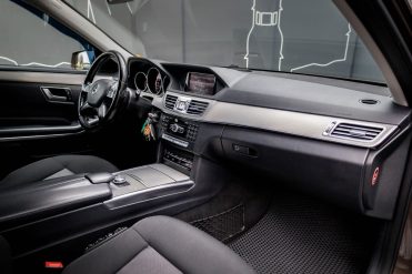 MERCEDES BENZ E300