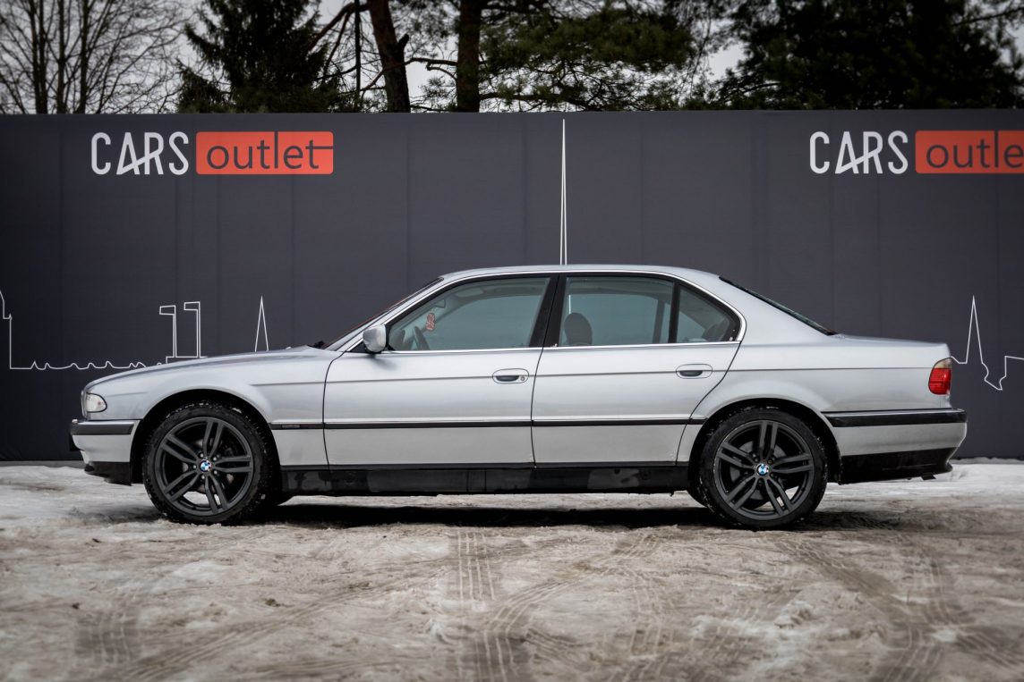 BMW 728