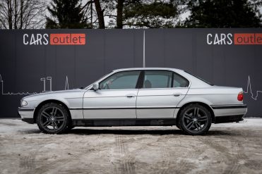 BMW 728