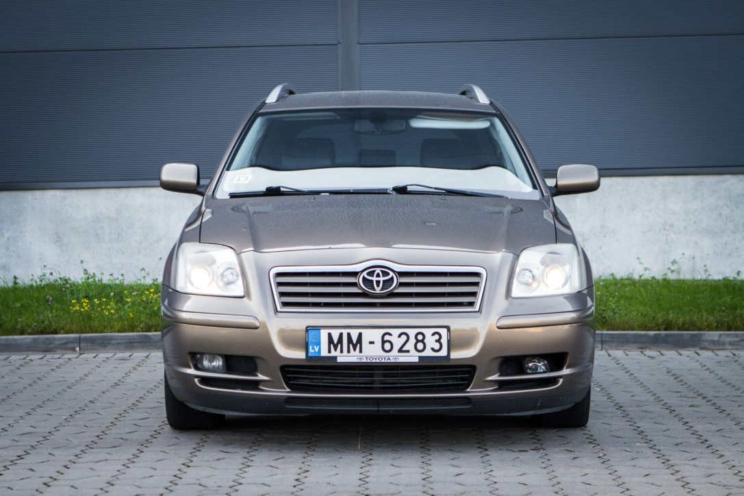 TOYOTA AVENSIS