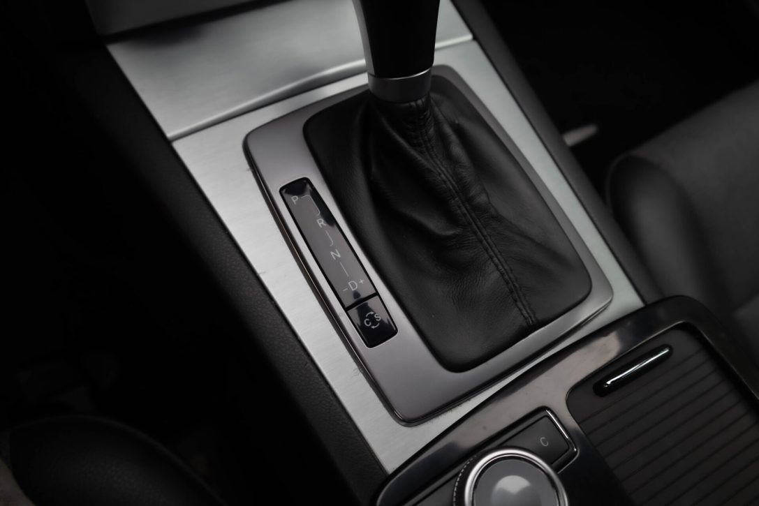 MERCEDES BENZ C320