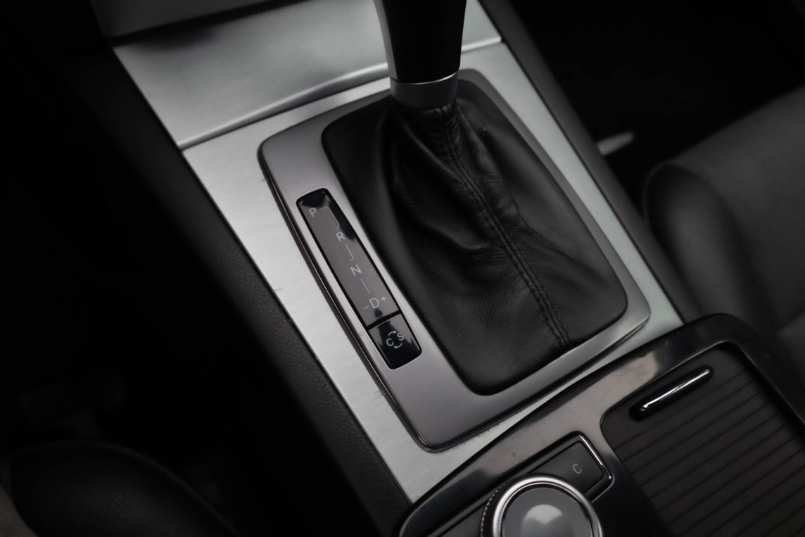 MERCEDES BENZ C320