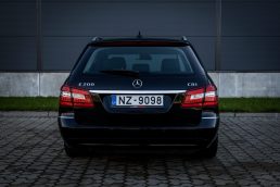 MERCEDES BENZ E200