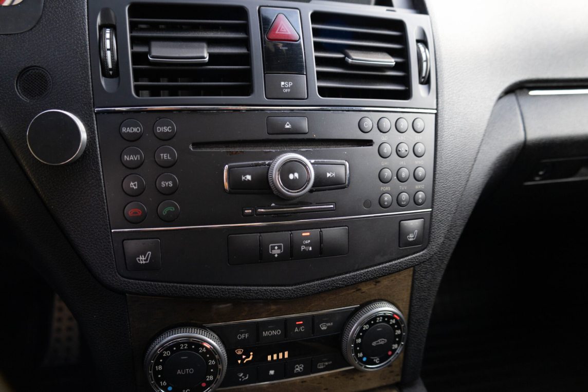 MERCEDES BENZ C320
