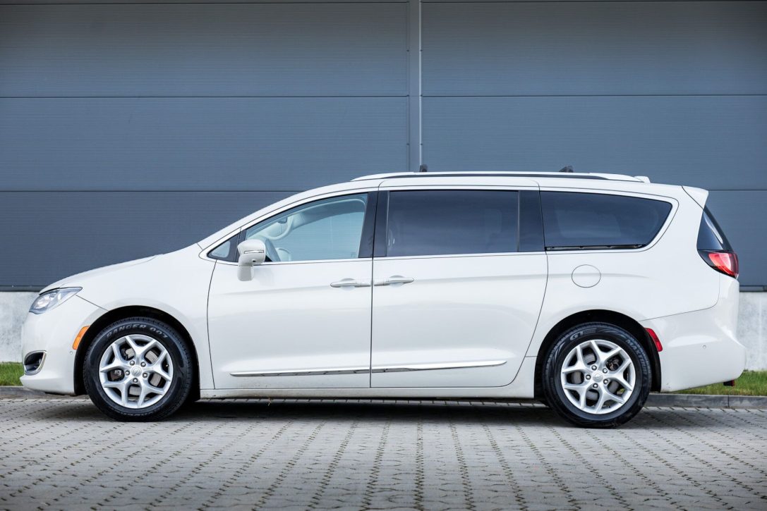 CHRYSLER PACIFICA