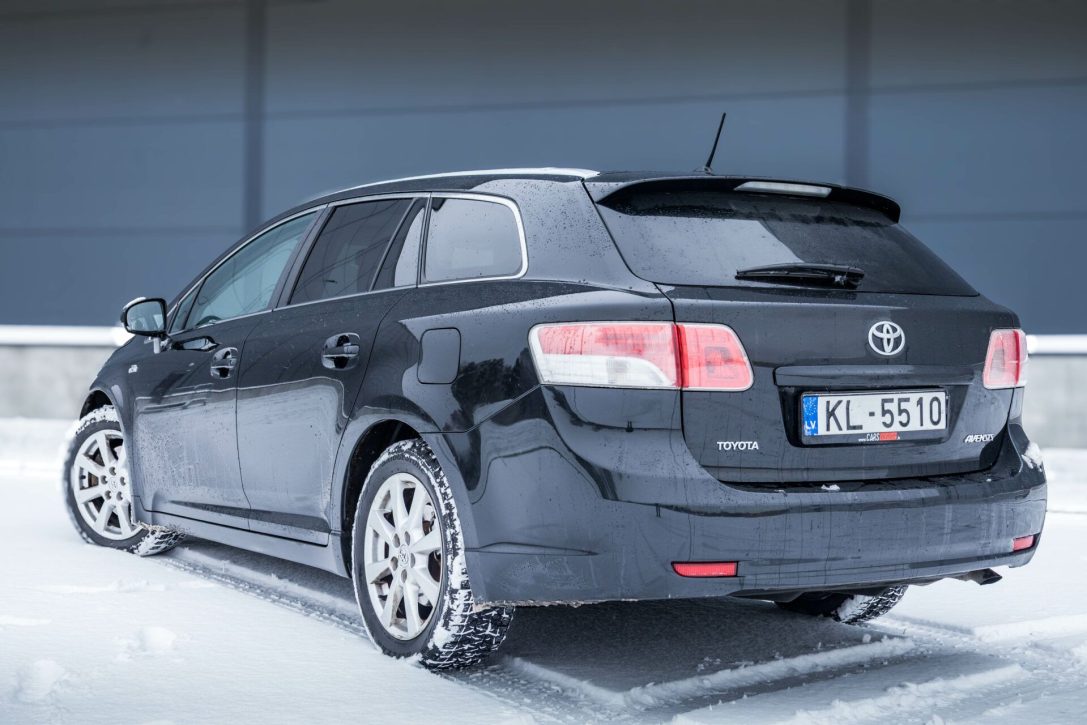 TOYOTA AVENSIS
