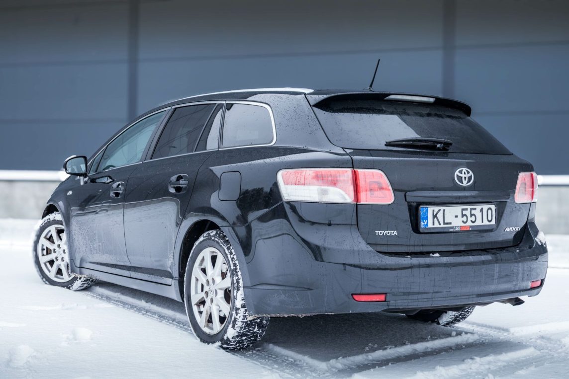 TOYOTA AVENSIS