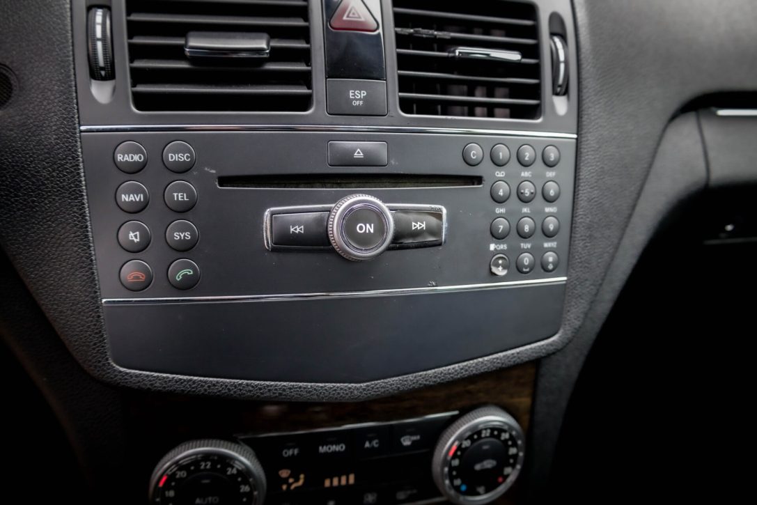 MERCEDES BENZ C220