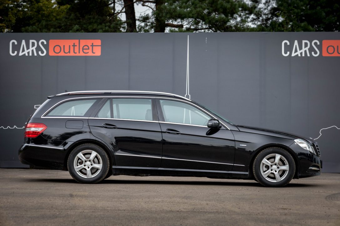 MERCEDES BENZ E200