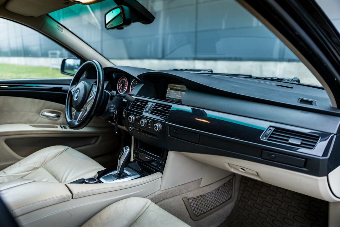 BMW 523