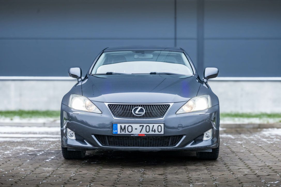 LEXUS IS 220