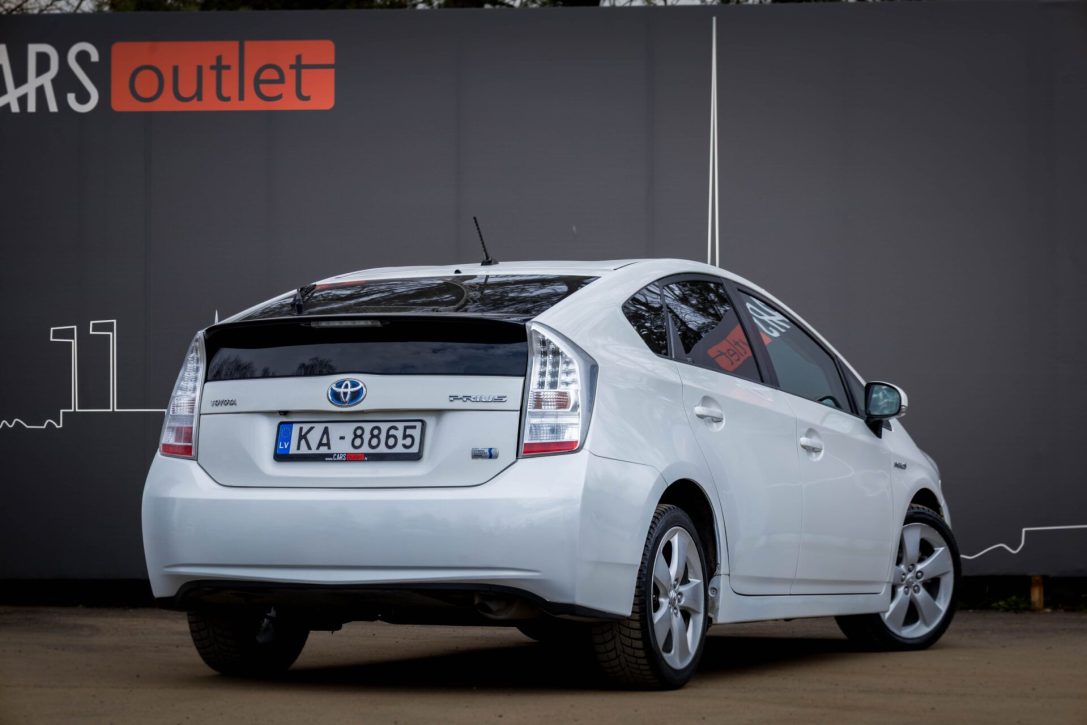 TOYOTA PRIUS