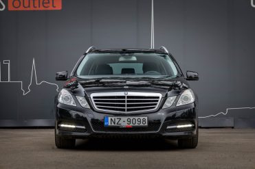MERCEDES BENZ E200