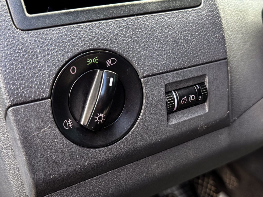 VW MULTIVAN STARTLINE