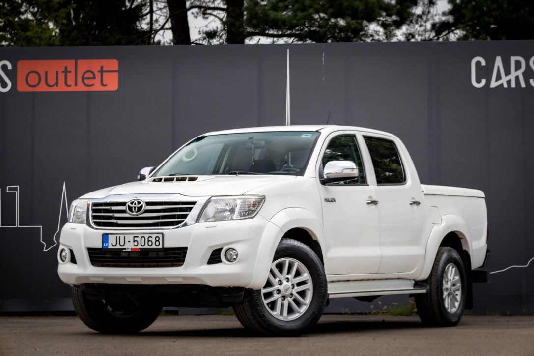 TOYOTA HILUX