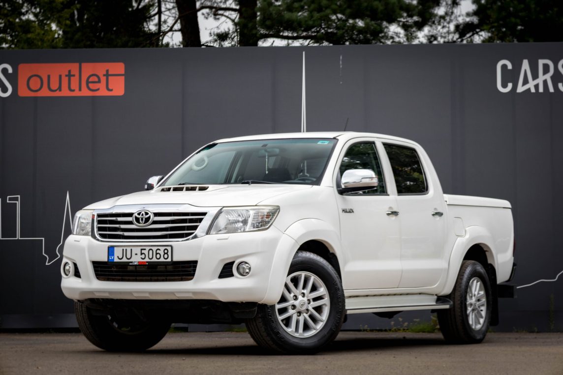 TOYOTA HILUX