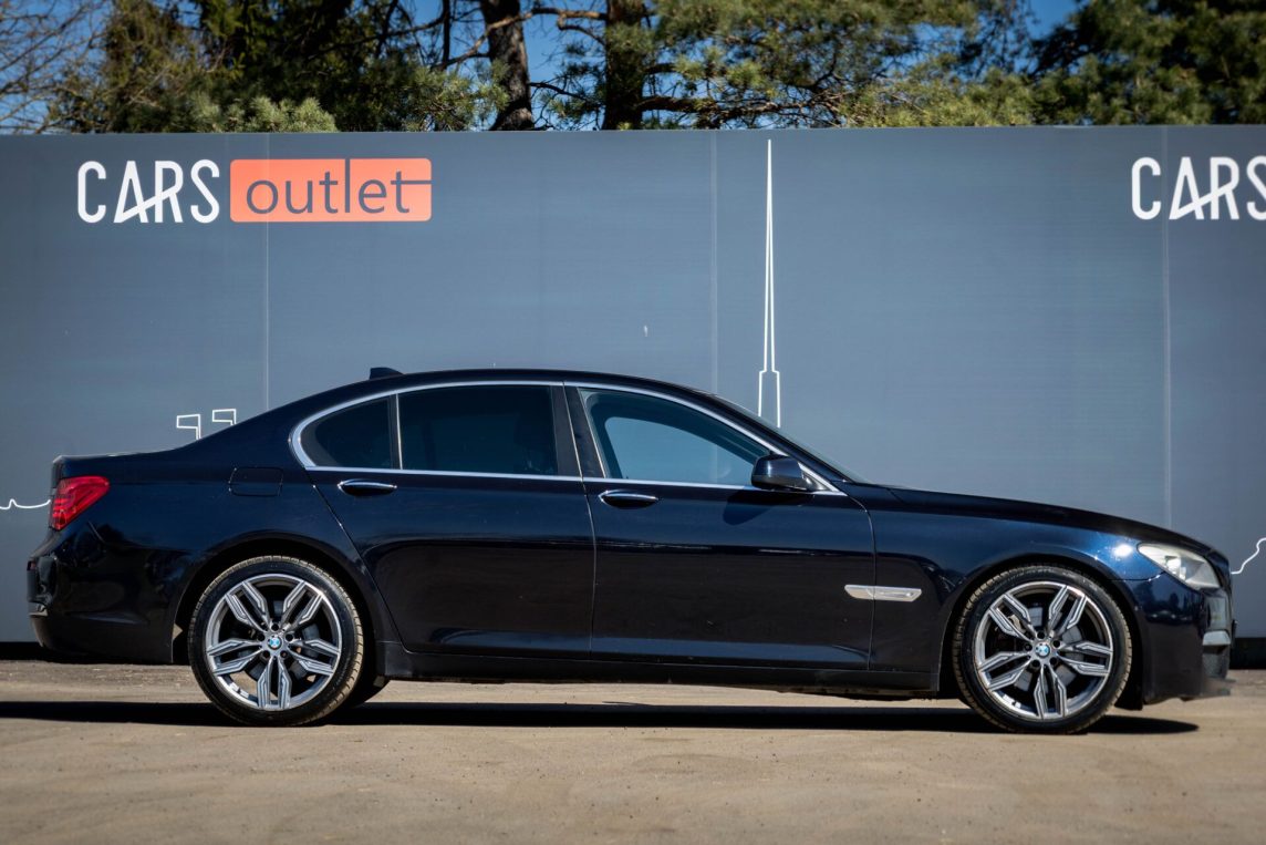 BMW 730