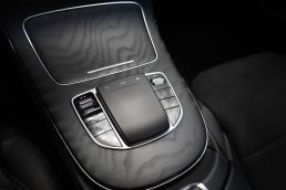 MERCEDES BENZ E220 D
