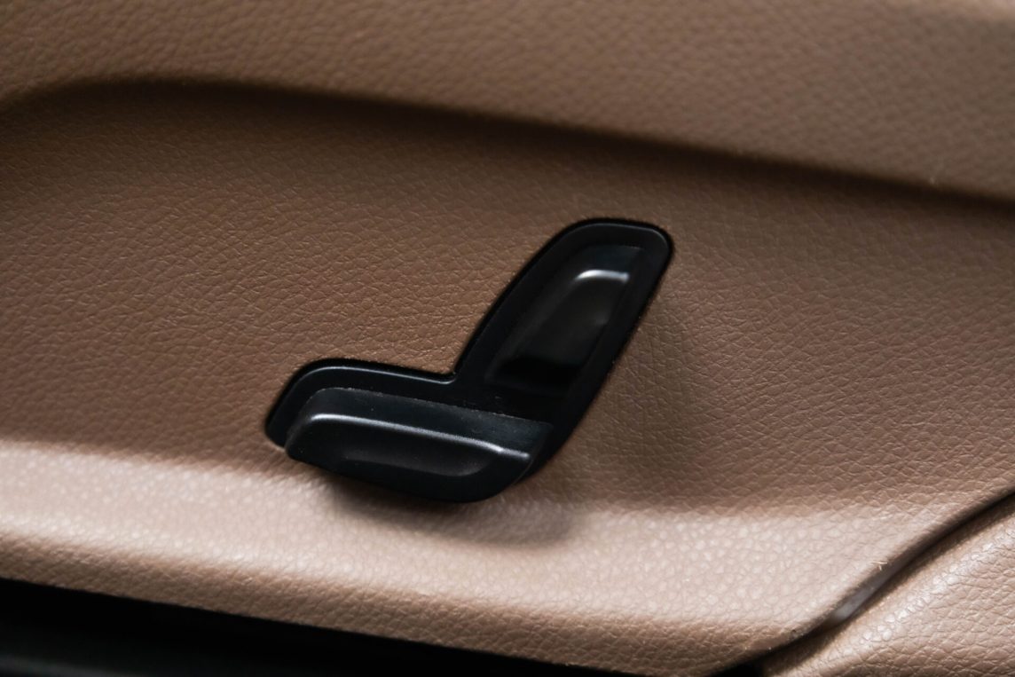 MERCEDES BENZ E220 D