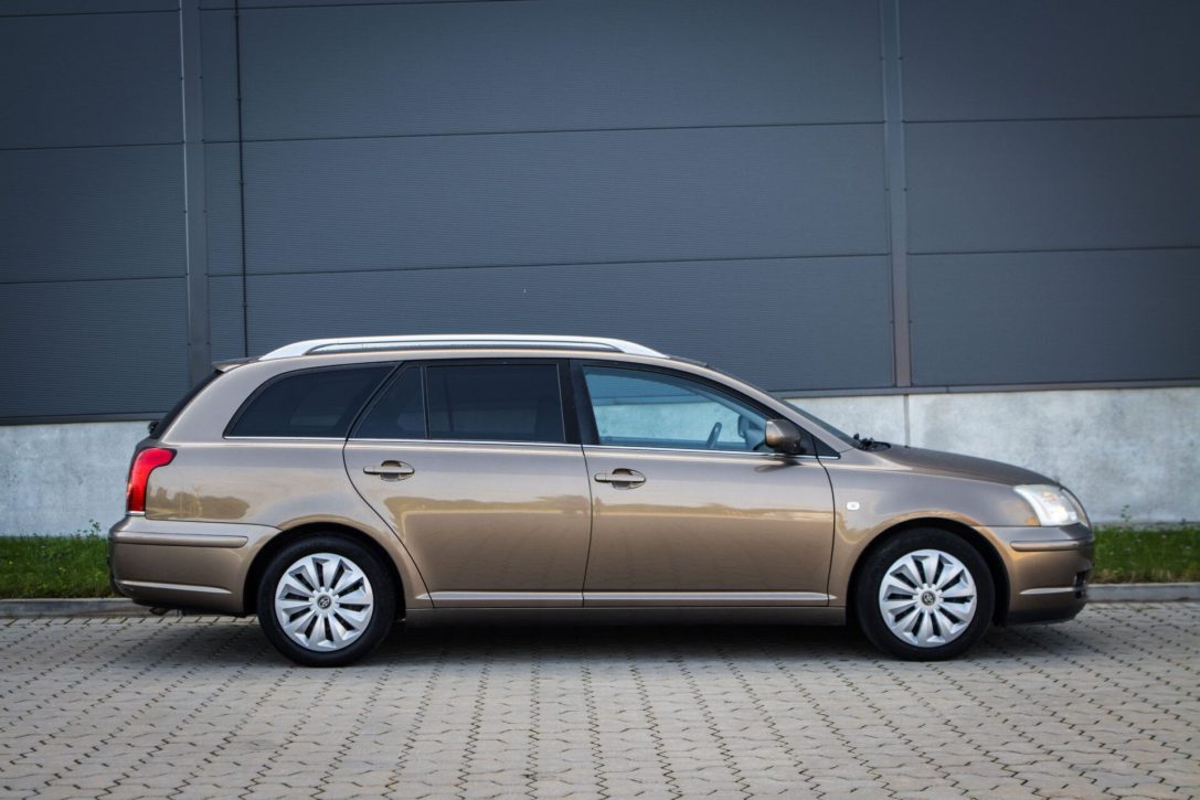 TOYOTA AVENSIS