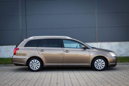 TOYOTA AVENSIS