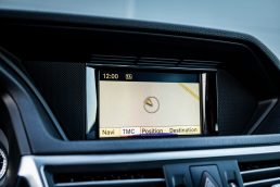 MERCEDES BENZ E200