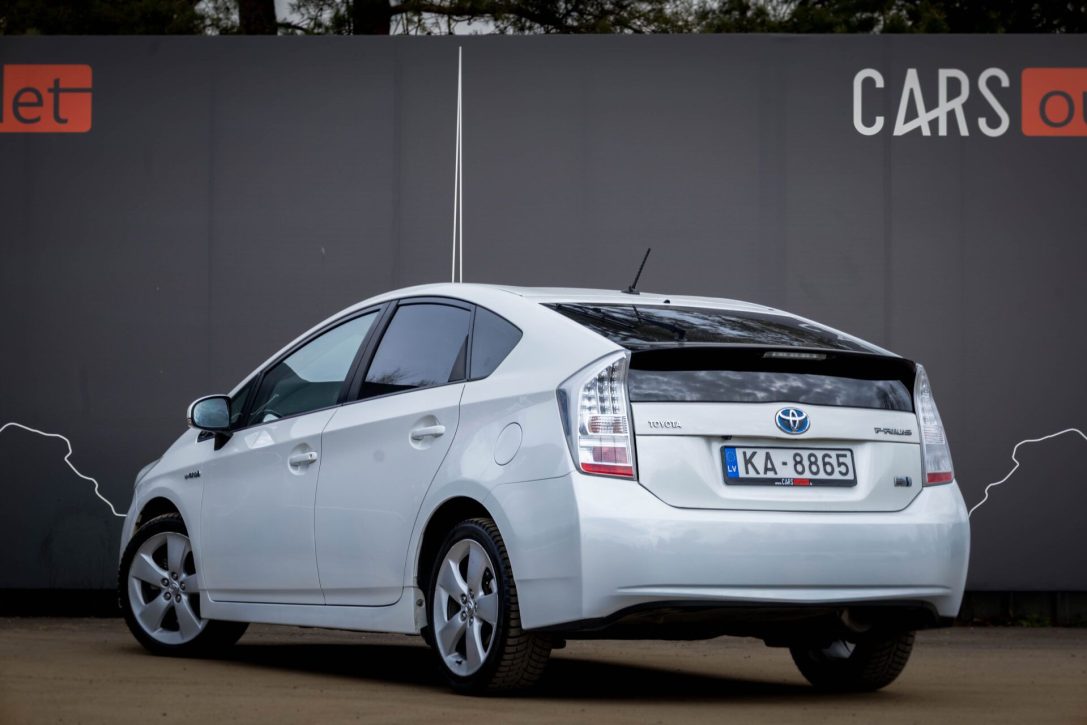 TOYOTA PRIUS