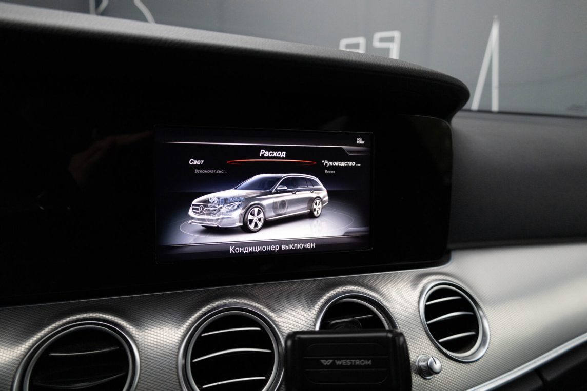 MERCEDES BENZ E220 D