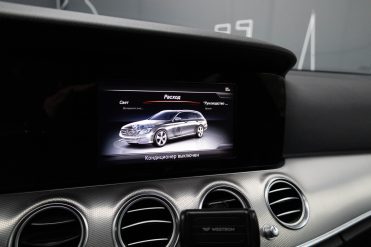 MERCEDES BENZ E220 D
