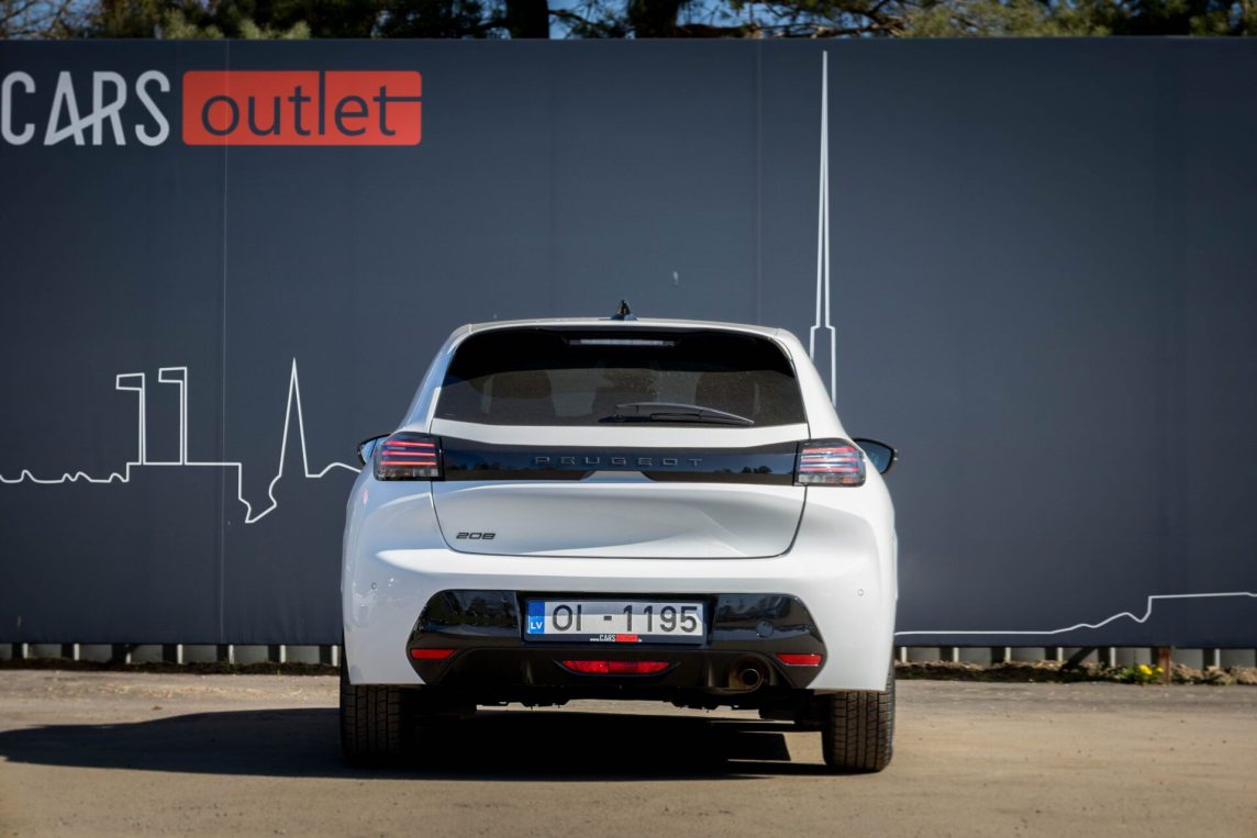 PEUGEOT 208