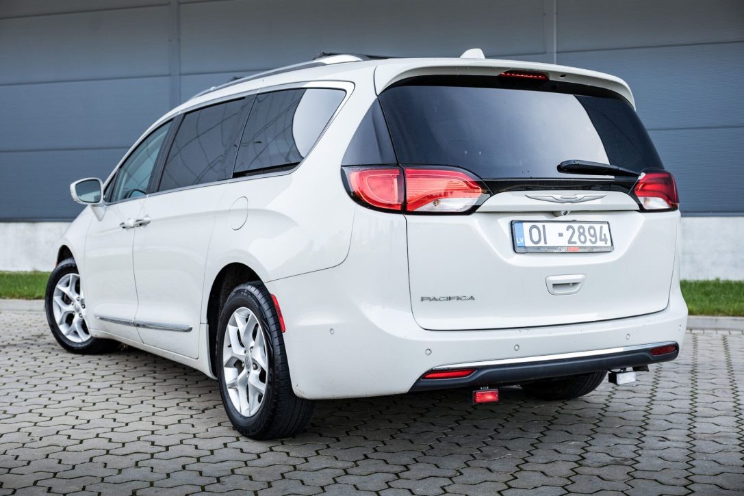 CHRYSLER PACIFICA