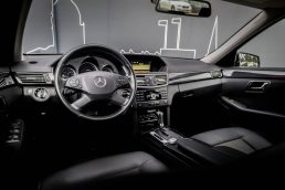 MERCEDES BENZ E200