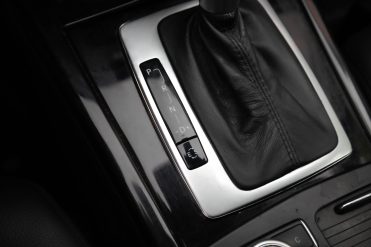 MERCEDES BENZ E200