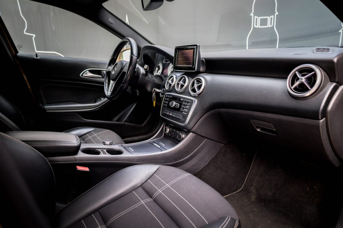 MERCEDES BENZ A180
