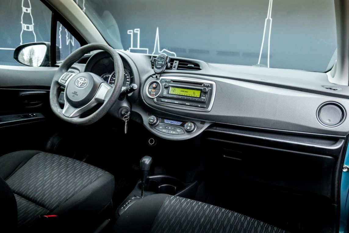 TOYOTA YARIS HYBRID