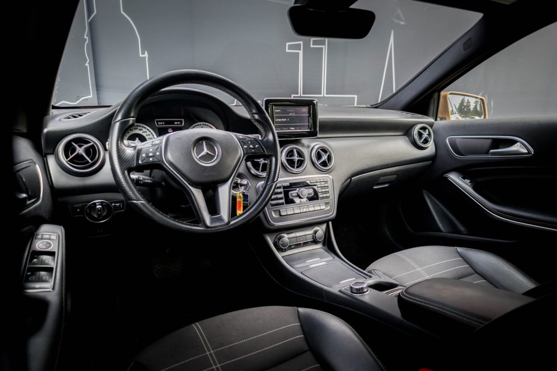 MERCEDES BENZ A180