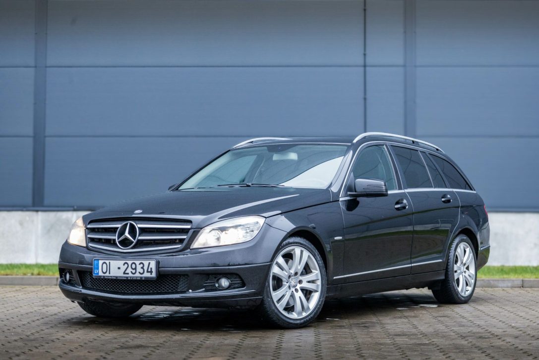 MERCEDES BENZ C320