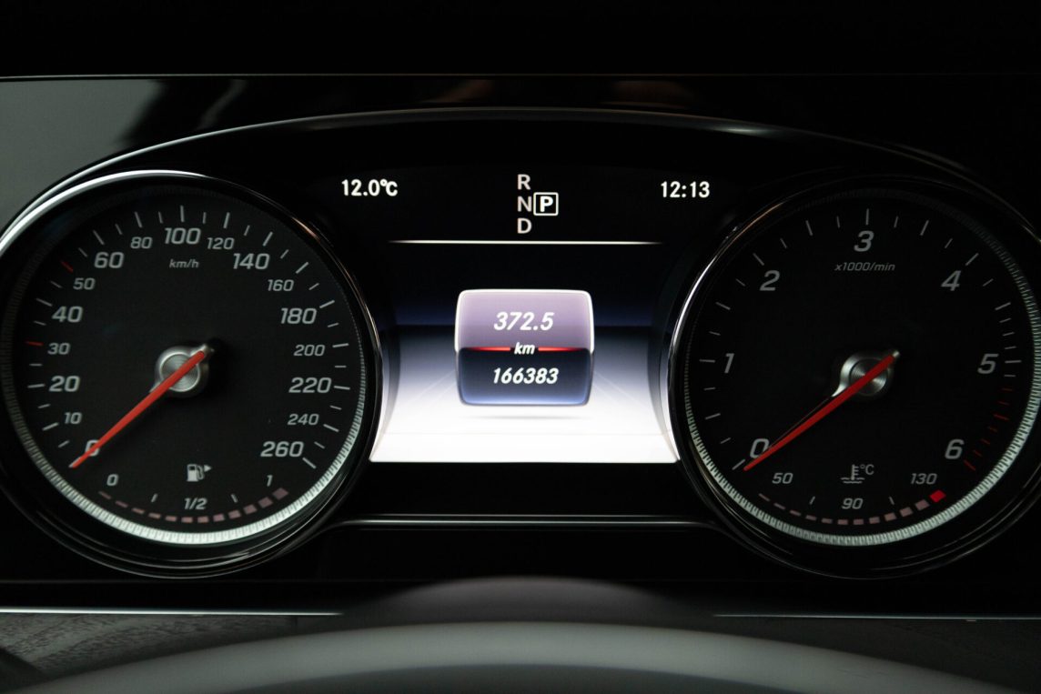 MERCEDES BENZ E 220 D 4MATIC