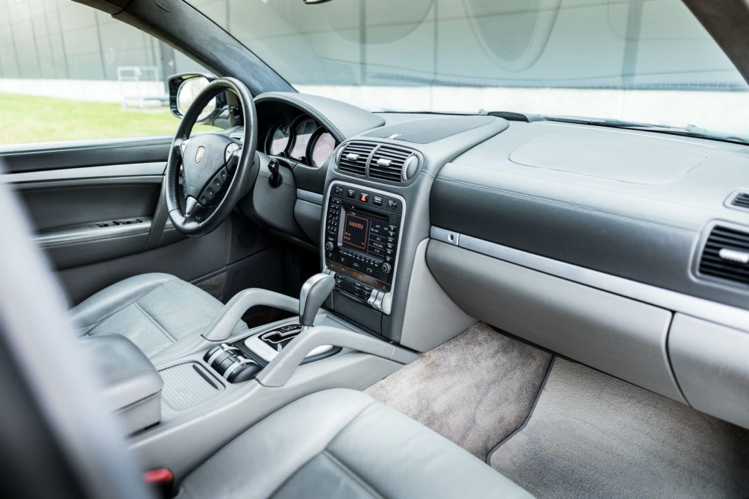 PORSCHE CAYENNE